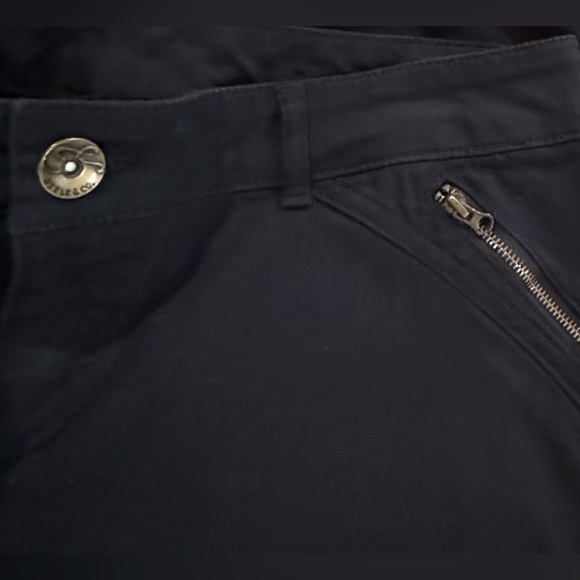 Style & Co Women's black skinny leg jeans with snap detail size. Size 6 - Picture 6 of 9